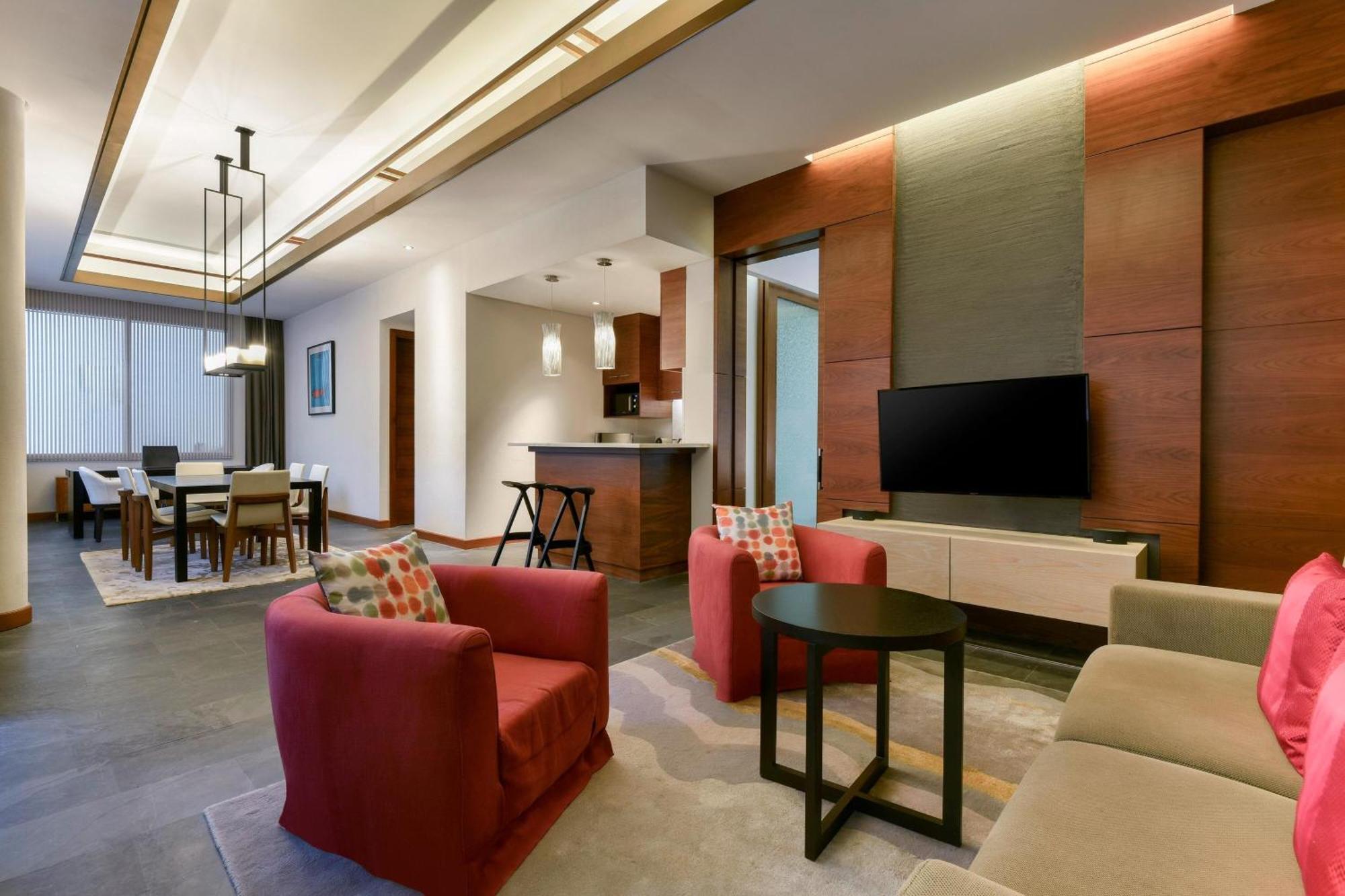 The Westin Doha Hotel & Spa Экстерьер фото A suite at the hotel